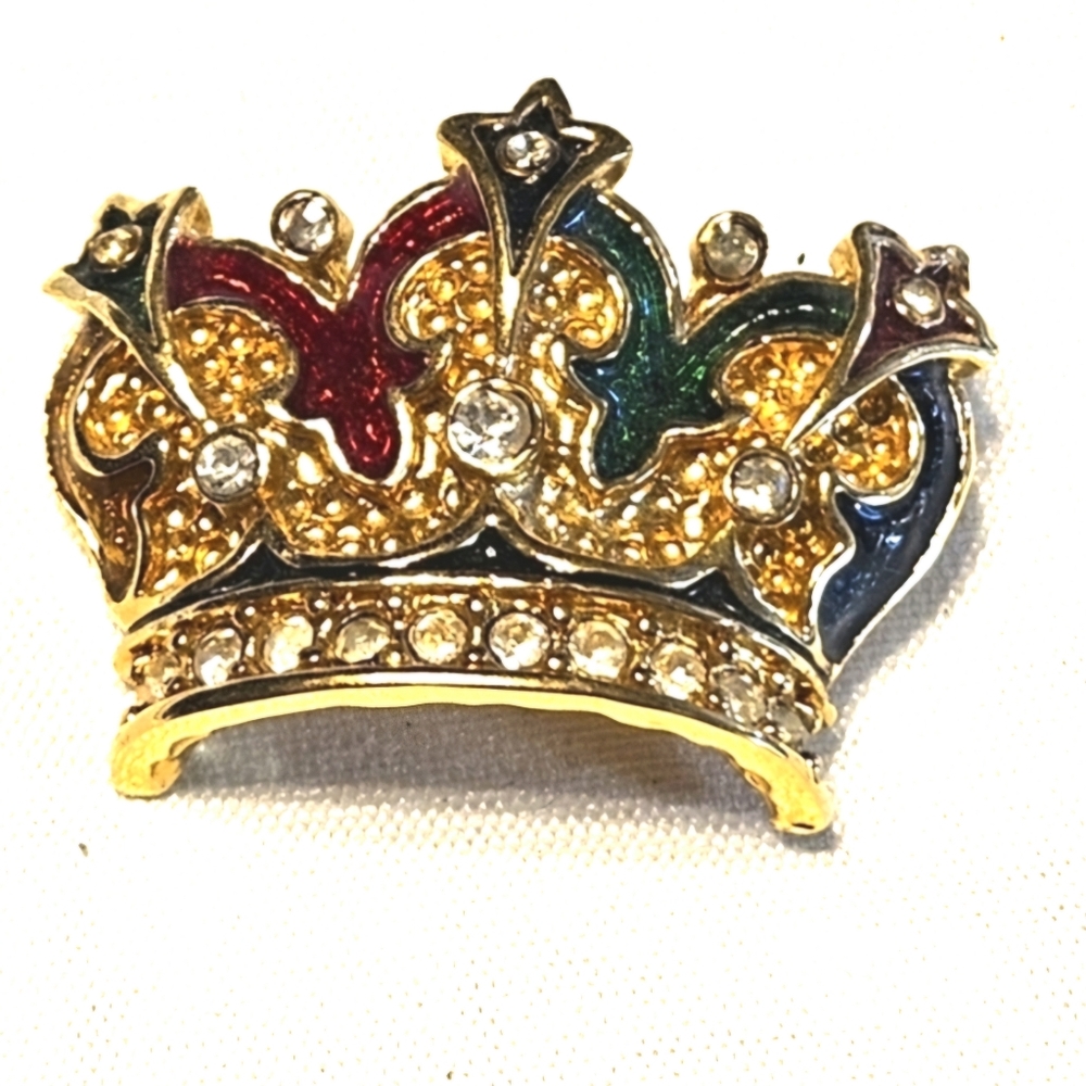Pure Allure Vintage Style Crown Brooch with Multicolor Rhinestones, Gold Tone
